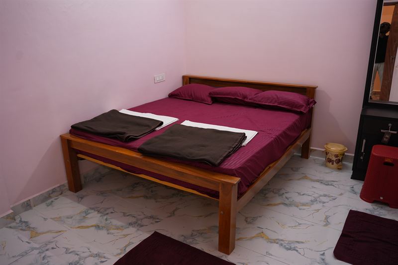 Standard room double bed with dressing mirror